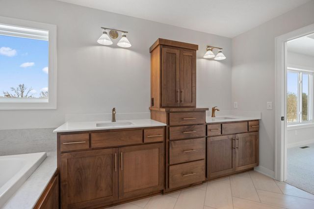 5028 Kyla Way SE, Prior Lake, MN 55372