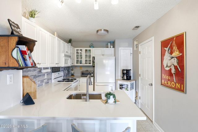 4146 Breezewood Drive Apt 203, Wilmington, NC 28412