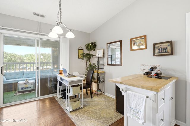 4146 Breezewood Drive Apt 203, Wilmington, NC 28412