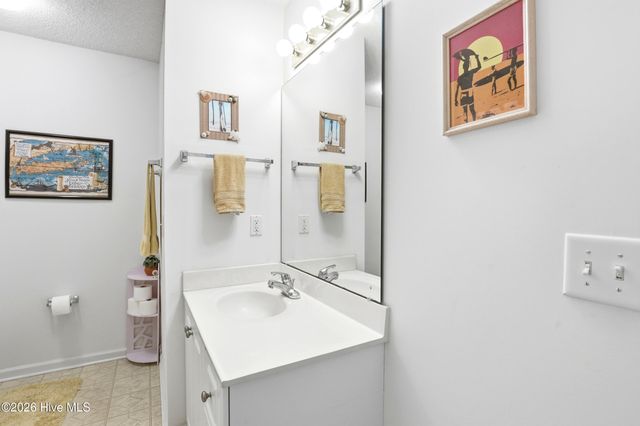 4146 Breezewood Drive Apt 203, Wilmington, NC 28412