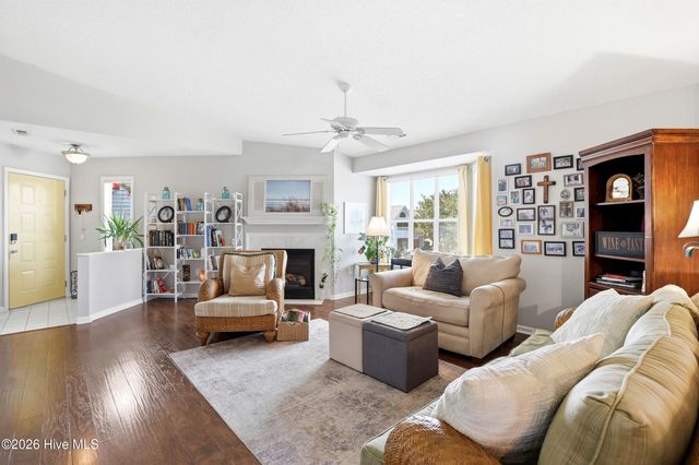 4146 Breezewood Drive Apt 203, Wilmington, NC 28412