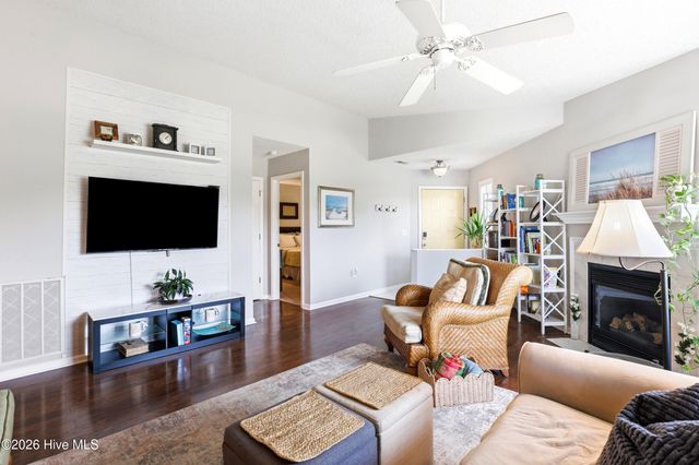4146 Breezewood Drive Apt 203, Wilmington, NC 28412