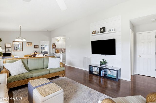 4146 Breezewood Drive Apt 203, Wilmington, NC 28412