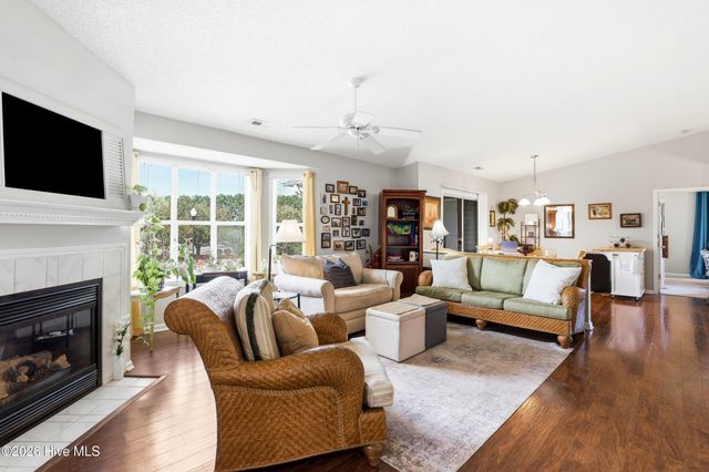4146 Breezewood Drive Apt 203, Wilmington, NC 28412