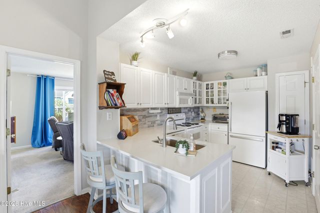 4146 Breezewood Drive Apt 203, Wilmington, NC 28412