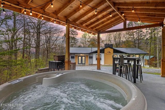 2069 Bluff Mountain Rd, Sevierville, TN 37876