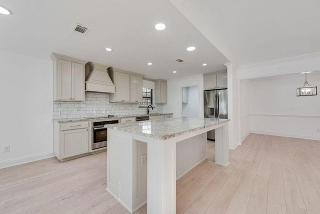 903 Elmwood Court, Euless, TX 76039