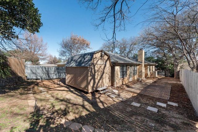 903 Elmwood Court, Euless, TX 76039