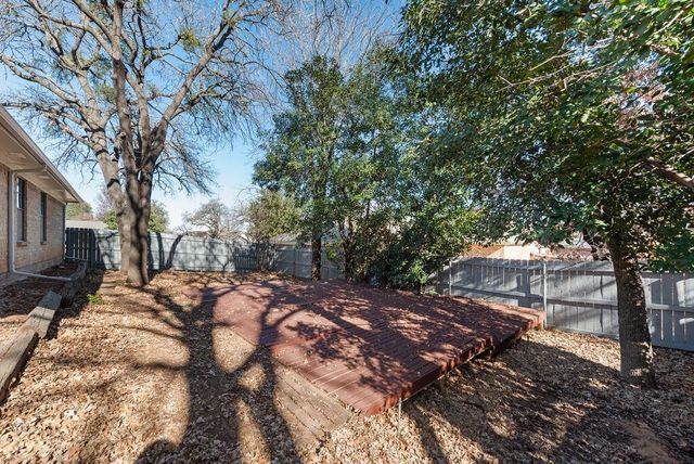 903 Elmwood Court, Euless, TX 76039