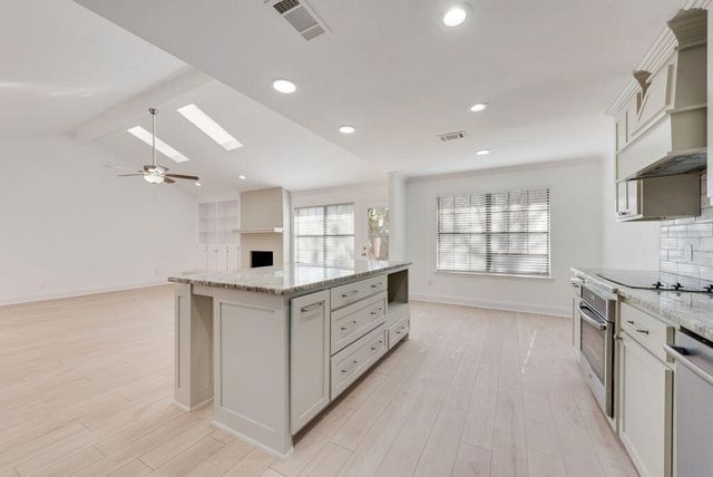 903 Elmwood Court, Euless, TX 76039