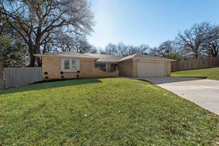 903 Elmwood Court, Euless, TX 76039