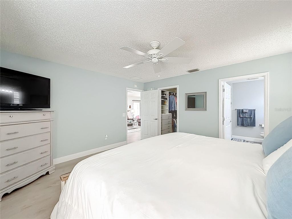 Image 28 of property listing at Address unavailable.