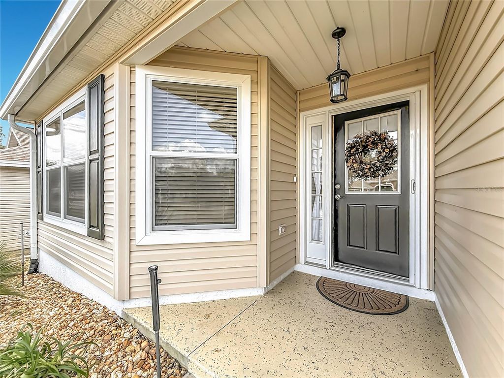 Image 6 of property listing at Address unavailable.