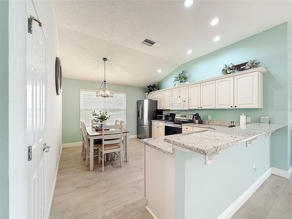 Image 9 of property listing at Address unavailable.