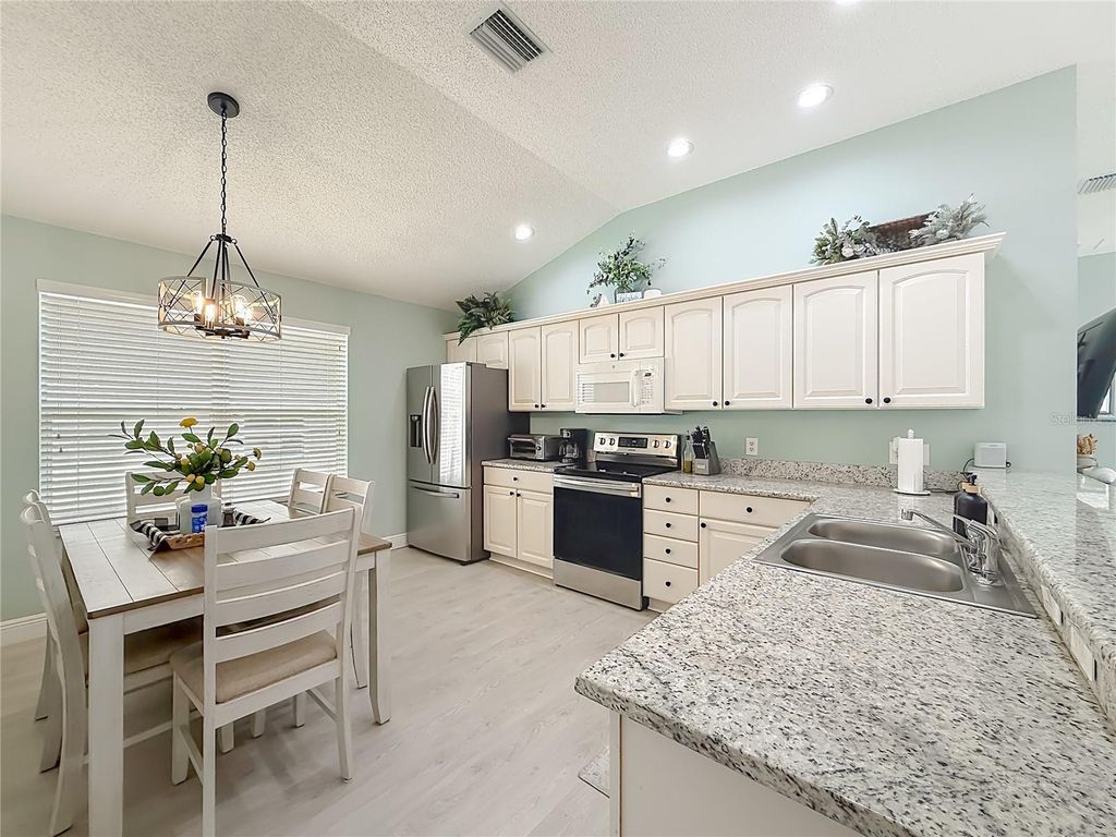 Image 10 of property listing at Address unavailable.