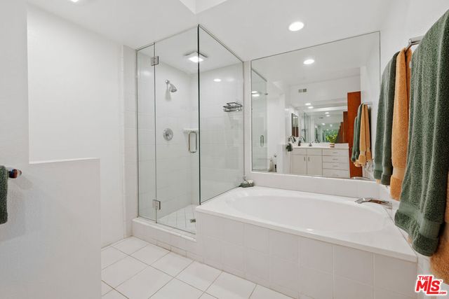 2960 Neilson Way 103, Santa Monica, CA 90405