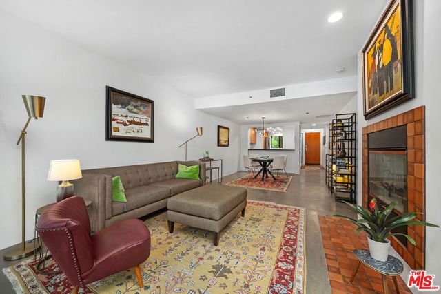 2960 Neilson Way 103, Santa Monica, CA 90405