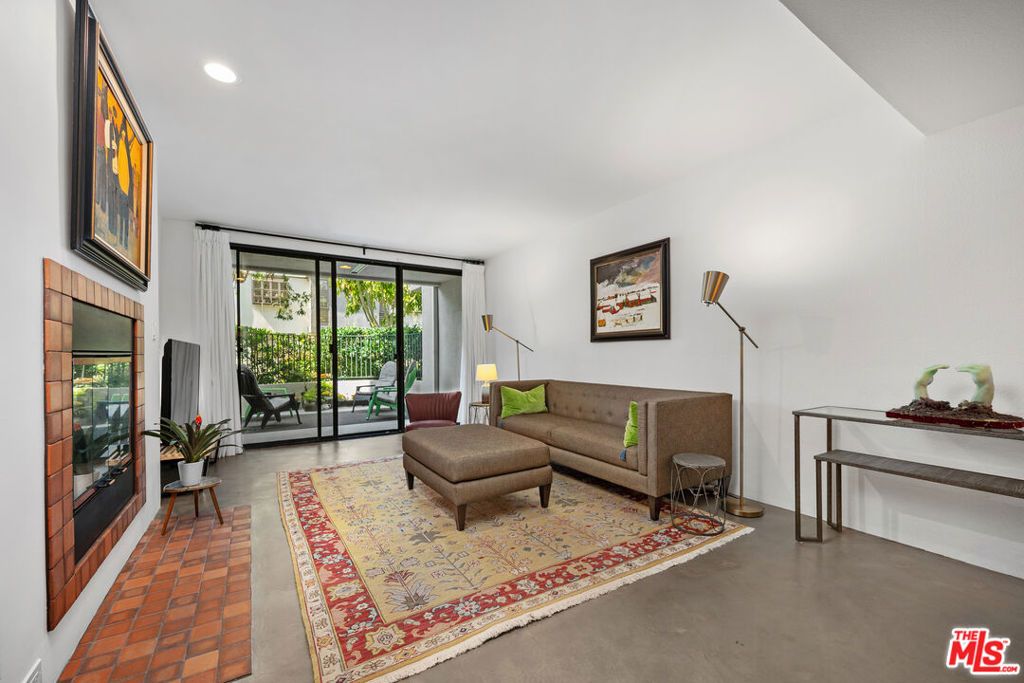 Image 1 of property listing at 2960 Neilson Way 103, Santa Monica, CA 90405