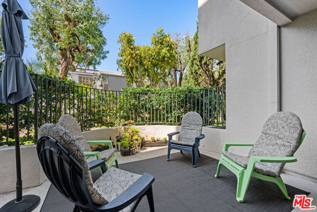 Image 12 of property listing at 2960 Neilson Way 103, Santa Monica, CA 90405