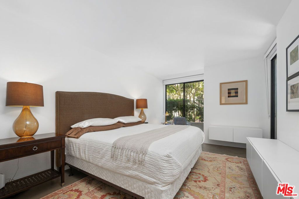 Image 14 of property listing at 2960 Neilson Way 103, Santa Monica, CA 90405