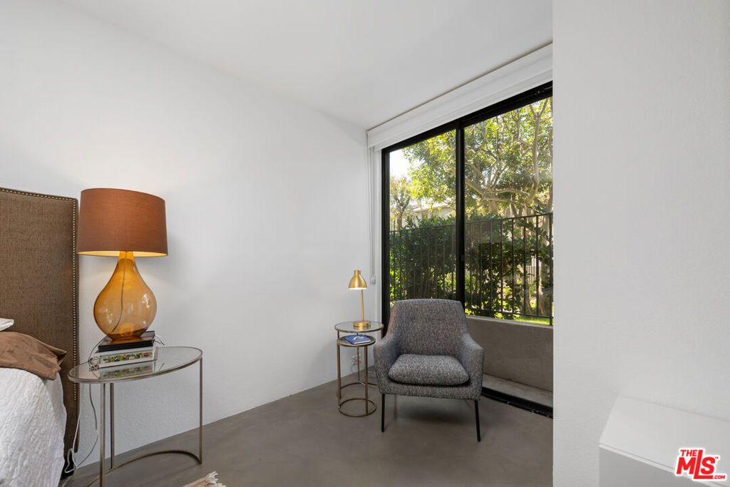 Image 15 of property listing at 2960 Neilson Way 103, Santa Monica, CA 90405