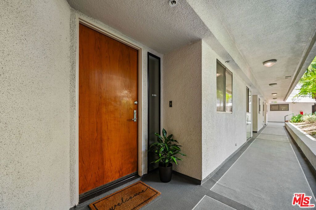 Image 21 of property listing at 2960 Neilson Way 103, Santa Monica, CA 90405