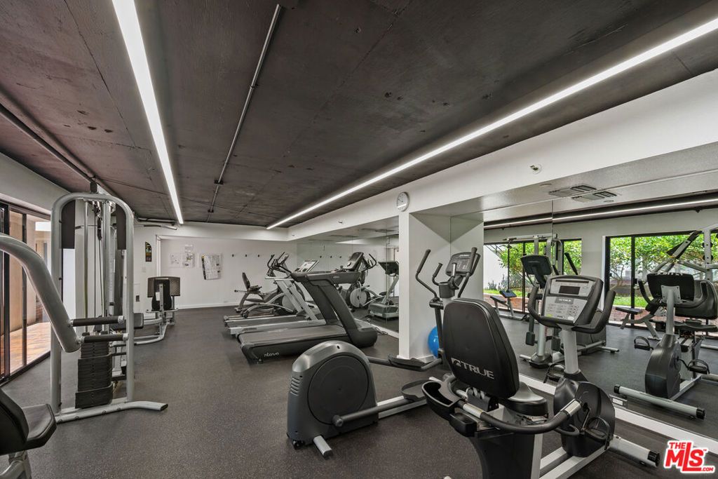 Image 26 of property listing at 2960 Neilson Way 103, Santa Monica, CA 90405