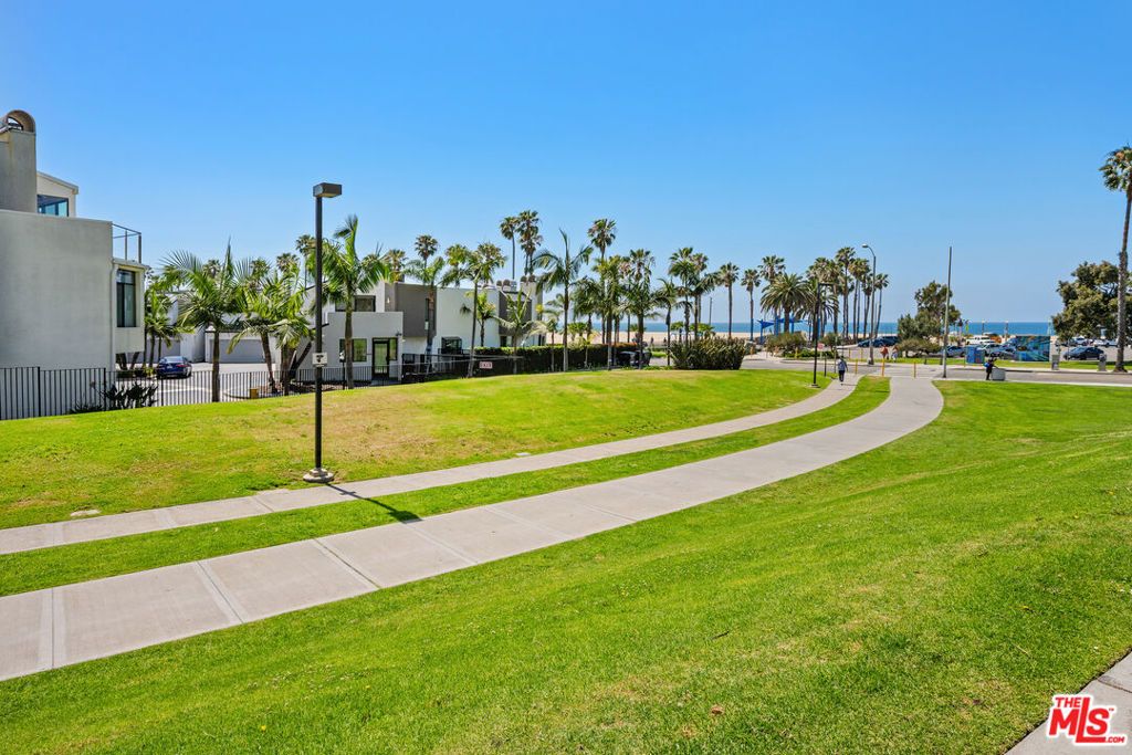 Image 30 of property listing at 2960 Neilson Way 103, Santa Monica, CA 90405