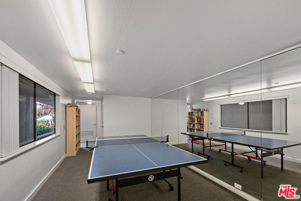 Image 31 of property listing at 2960 Neilson Way 103, Santa Monica, CA 90405