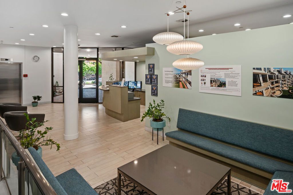 Image 34 of property listing at 2960 Neilson Way 103, Santa Monica, CA 90405