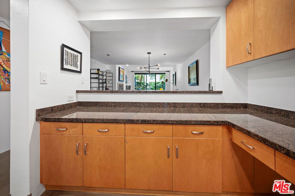 Image 6 of property listing at 2960 Neilson Way 103, Santa Monica, CA 90405