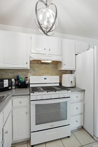 9002 Hemphill Drive, Fort Wayne, IN 46819