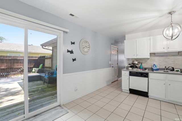9002 Hemphill Drive, Fort Wayne, IN 46819