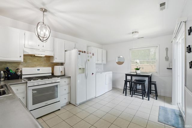 9002 Hemphill Drive, Fort Wayne, IN 46819