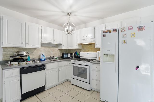 9002 Hemphill Drive, Fort Wayne, IN 46819