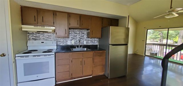 12900 Walden Road 422D, Montgomery, TX 77356