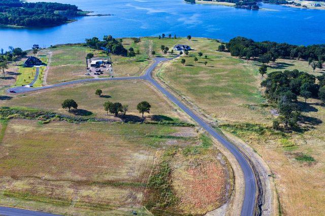 315 Lakewood Lane, Honey Grove, TX 75446