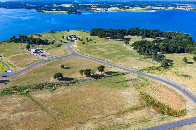 315 Lakewood Lane, Honey Grove, TX 75446