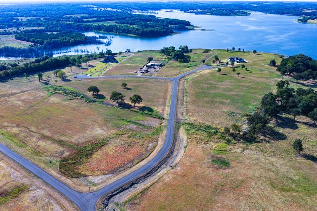 315 Lakewood Lane, Honey Grove, TX 75446