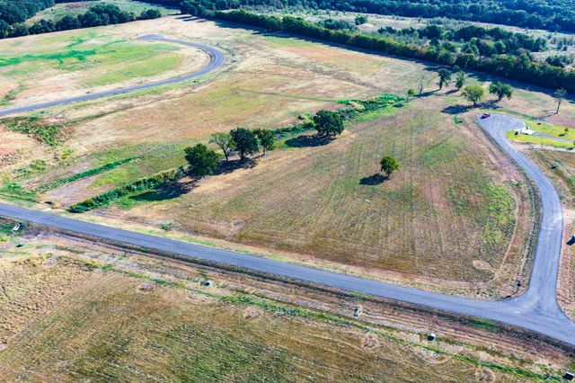 315 Lakewood Lane, Honey Grove, TX 75446