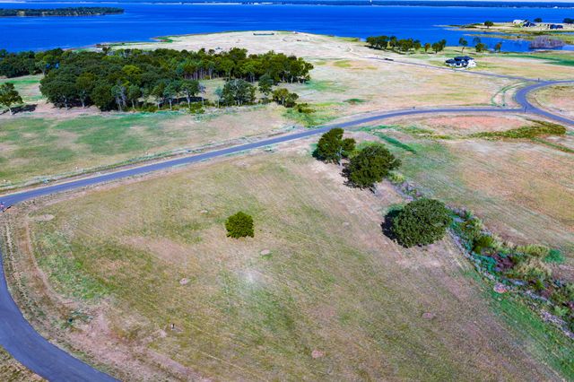 315 Lakewood Lane, Honey Grove, TX 75446