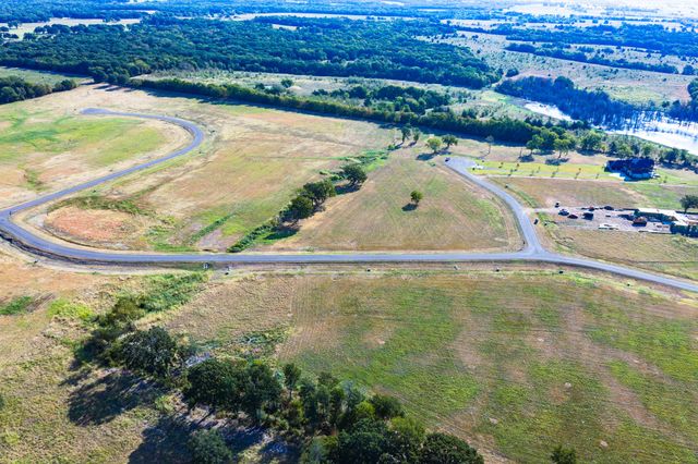 315 Lakewood Lane, Honey Grove, TX 75446