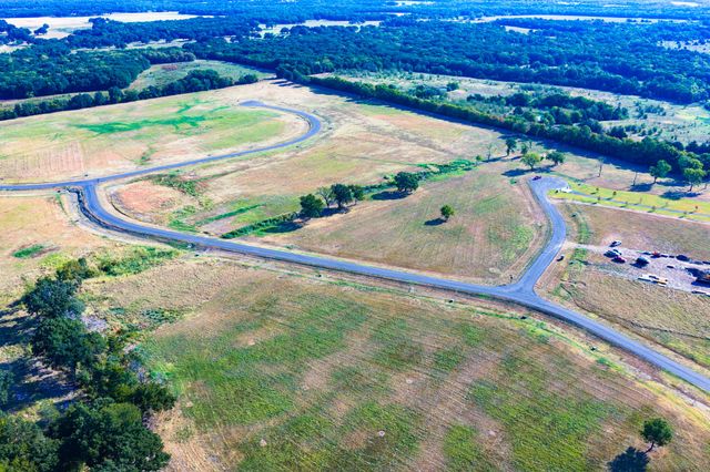 315 Lakewood Lane, Honey Grove, TX 75446