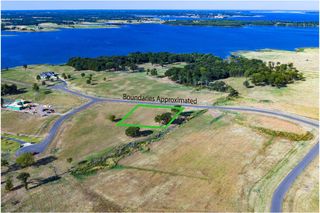 315 Lakewood Lane, Honey Grove, TX 75446