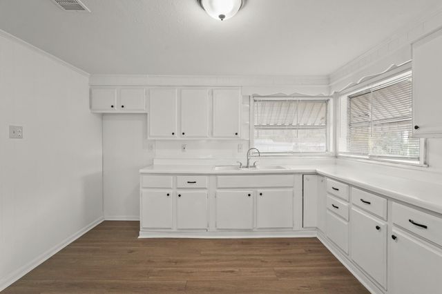 105 W Linney Street, Dayton, TX 77535