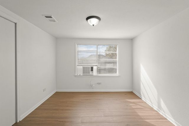 105 W Linney Street, Dayton, TX 77535