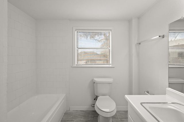 105 W Linney Street, Dayton, TX 77535