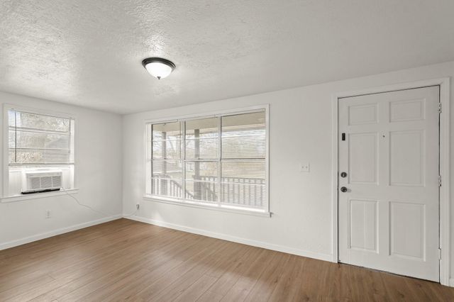 105 W Linney Street, Dayton, TX 77535