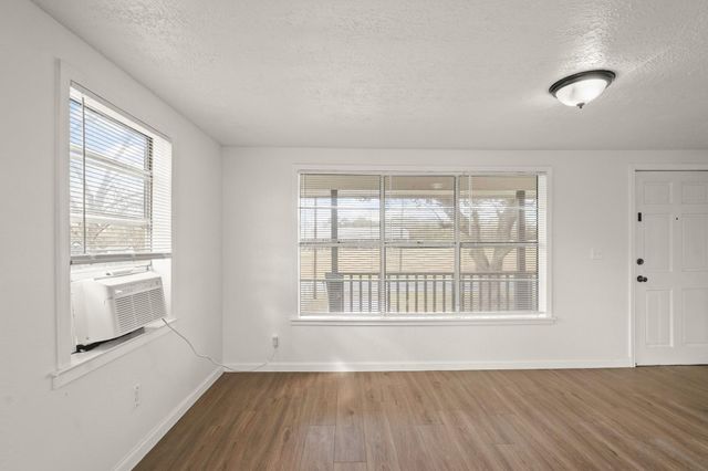 105 W Linney Street, Dayton, TX 77535