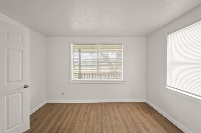 105 W Linney Street, Dayton, TX 77535
